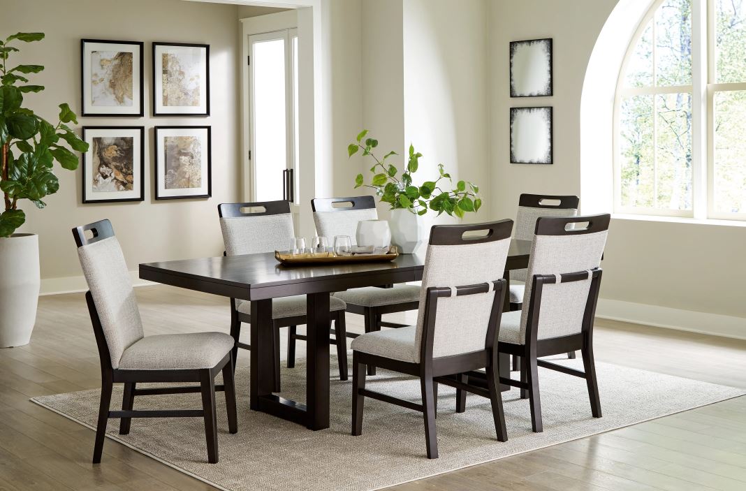 Neymorton Table w/ 6 Chairs