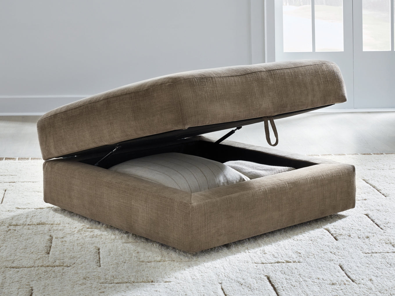Camellia-Court Ottomans