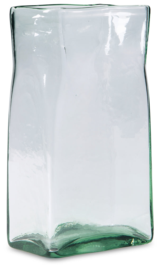 Taylow Vases