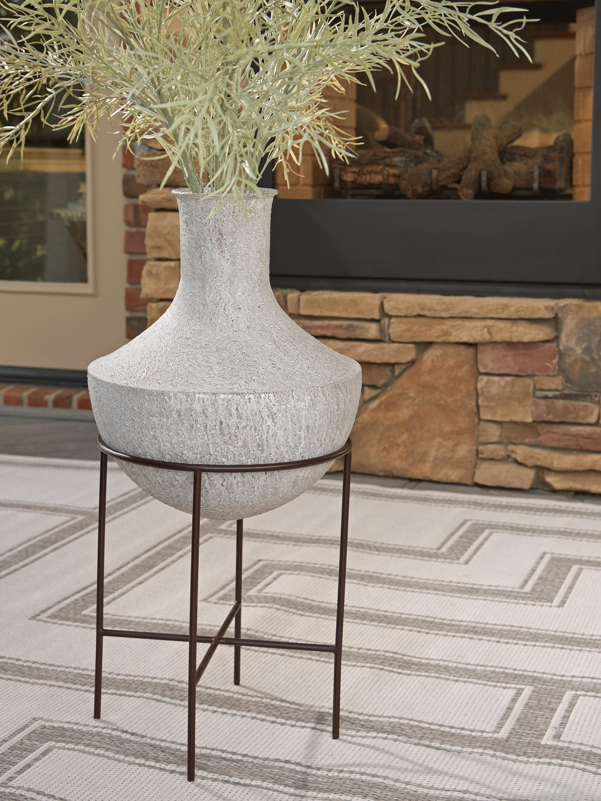 Estonbank Vases