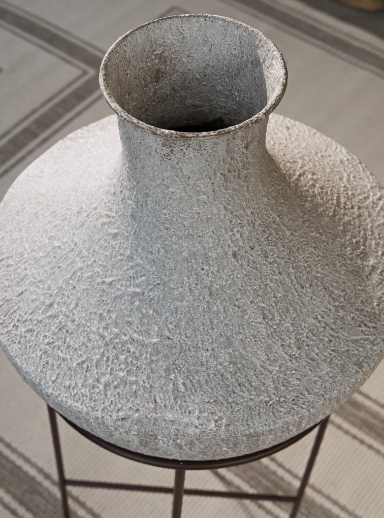 Estonbank Vases