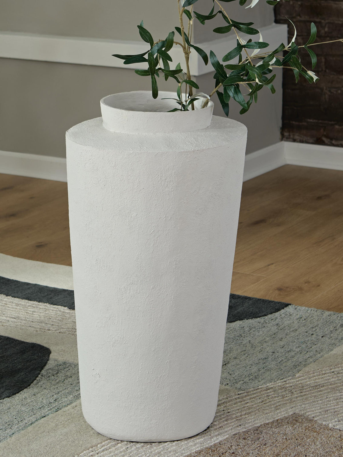 Flurinworth Vases