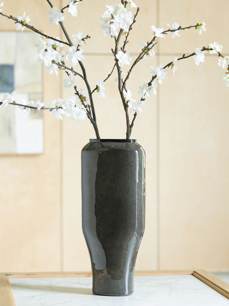 Kierlain Vases