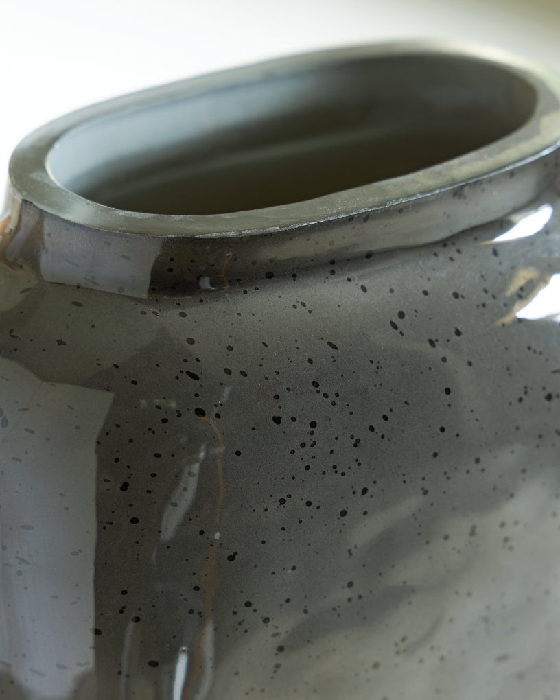 Kierlain Vases