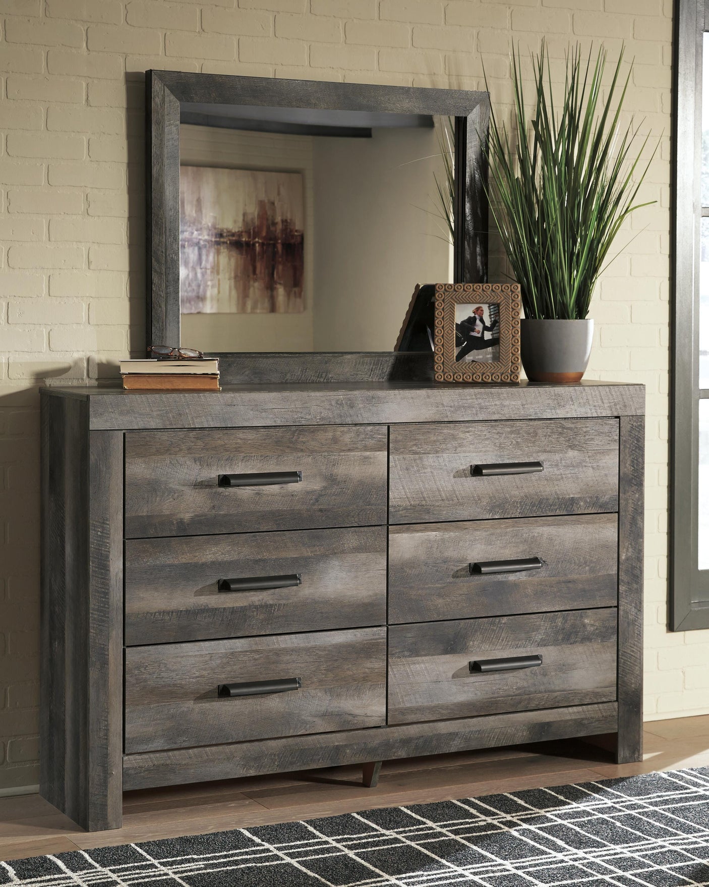 Wynnlow Panel Bed Bedroom Set