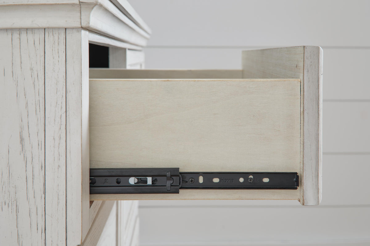 Robbinsdale Bedroom Sets