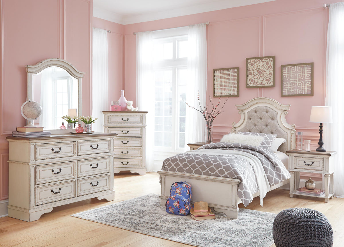 Realyn Nightstands