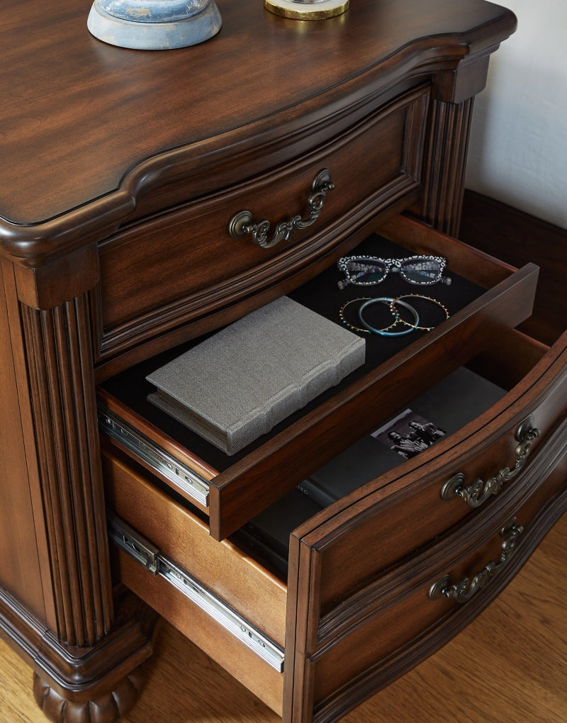 Lavinton Bedroom Sets