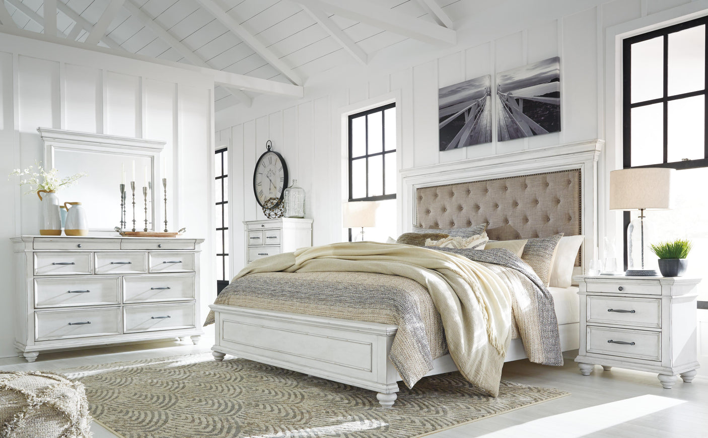 Kanwyn Panel Bed Bedroom Set