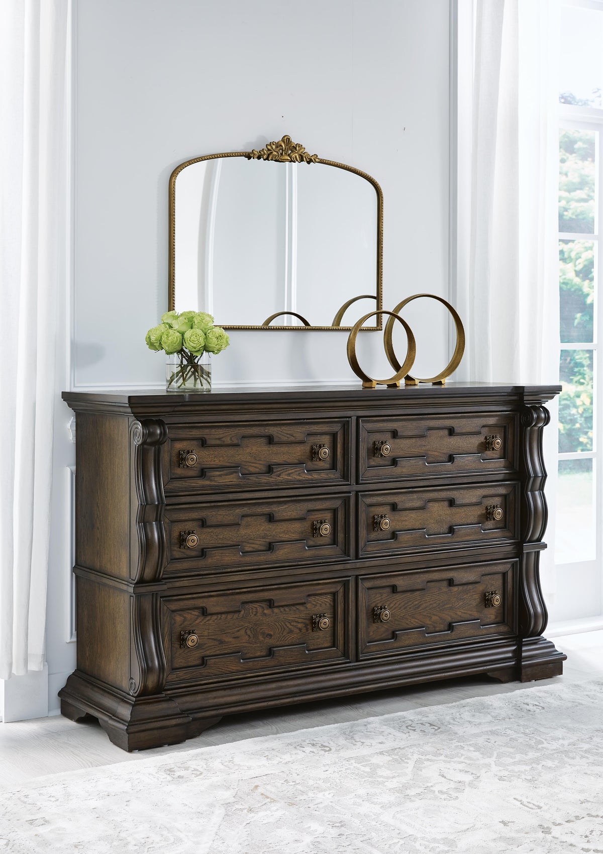 Maylee Dressers