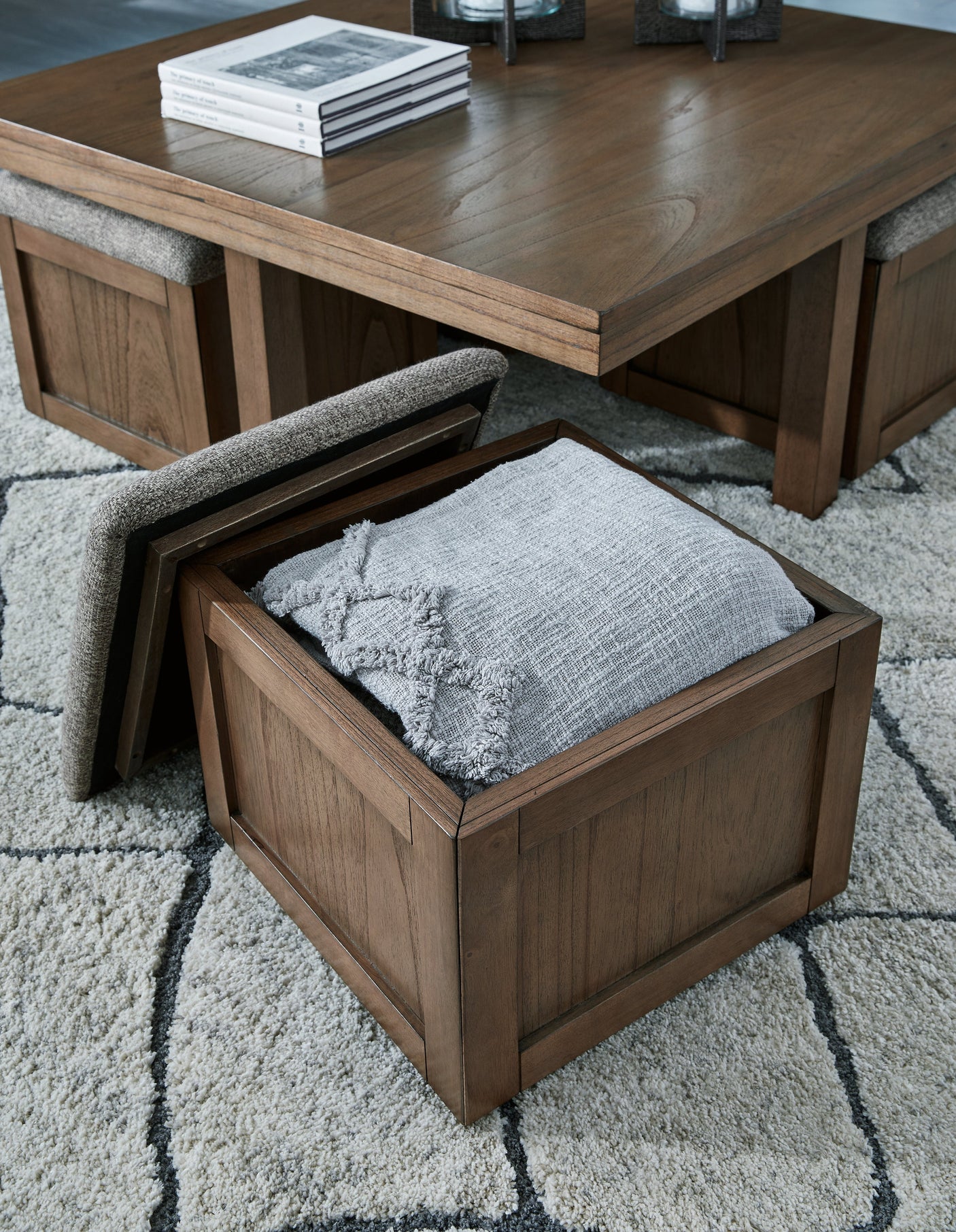 Boarder Coffee Table w/ 4 Stools