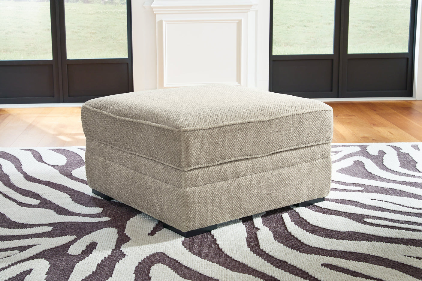 Calnita Ottoman w/ Storage