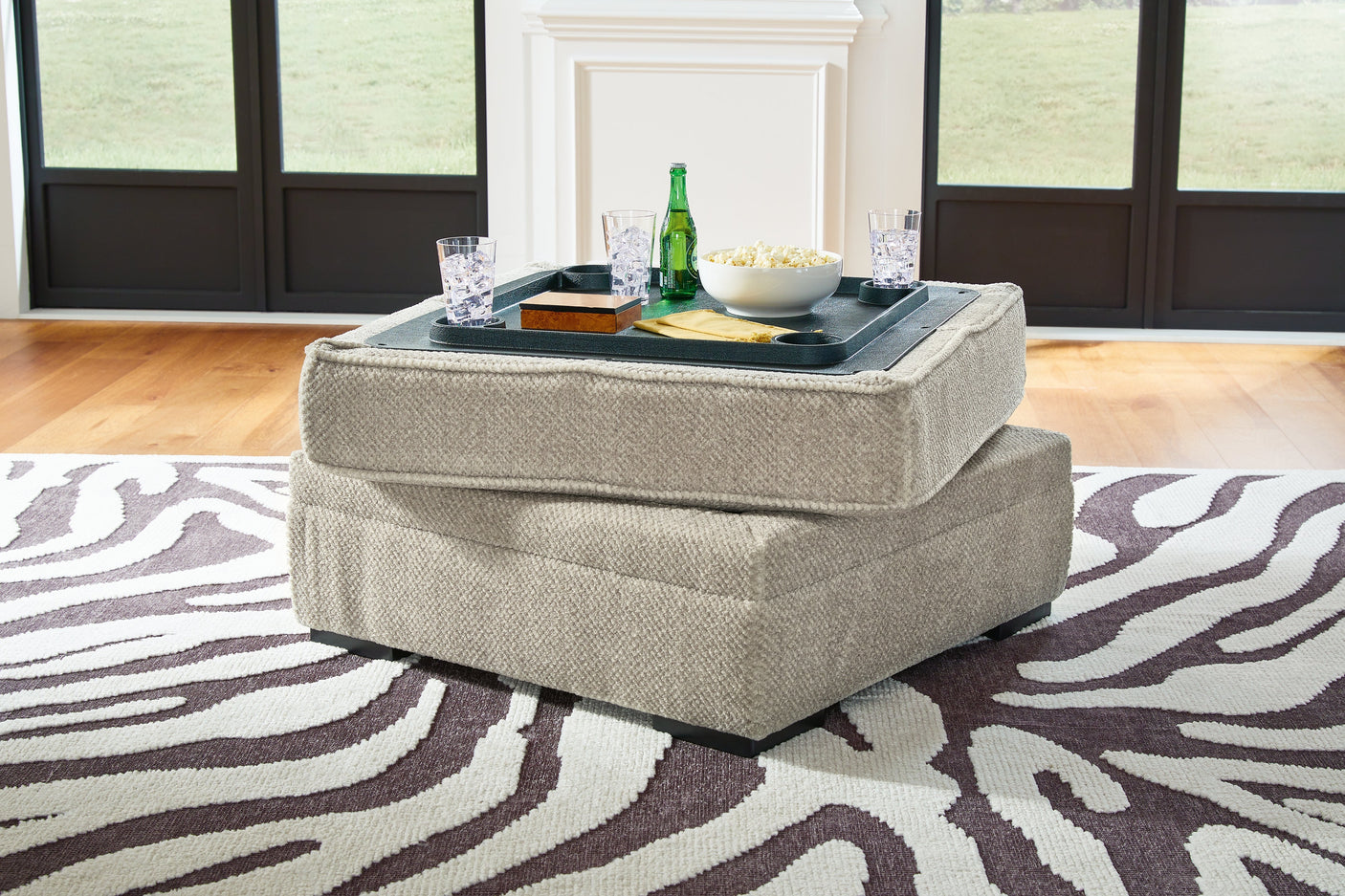 Calnita Ottoman w/ Storage