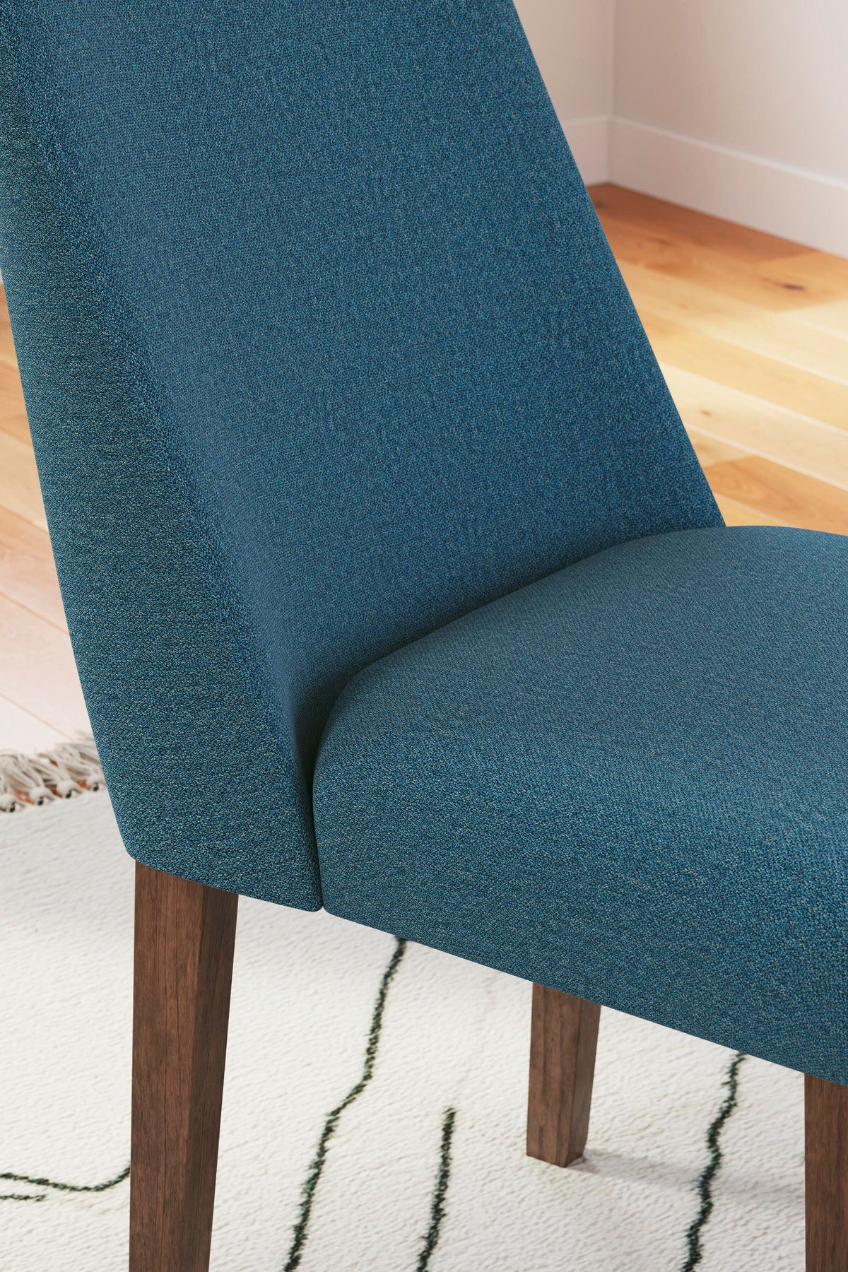 Lyncott Dining Sets