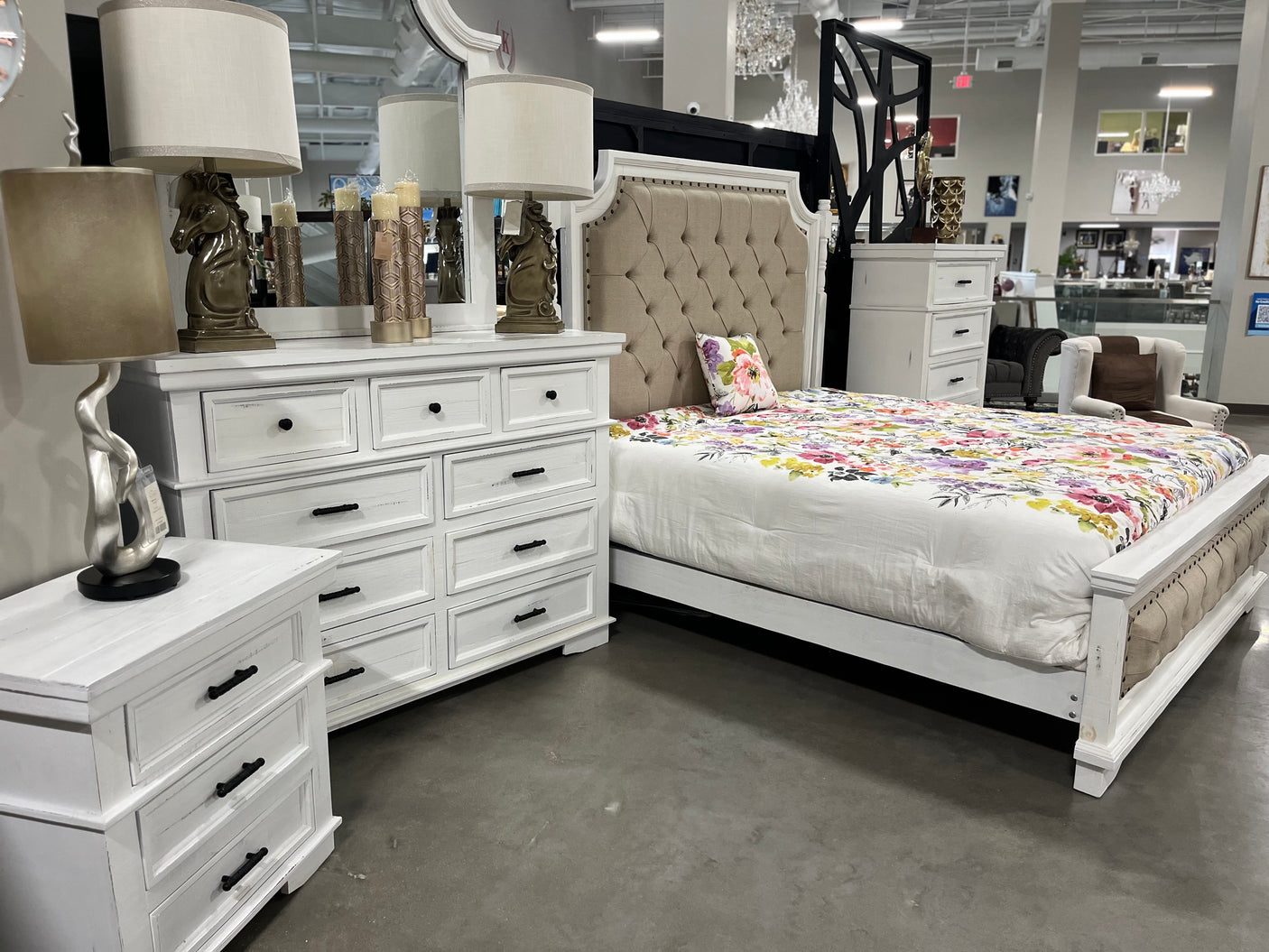 Sam White Queen Bedroom Set