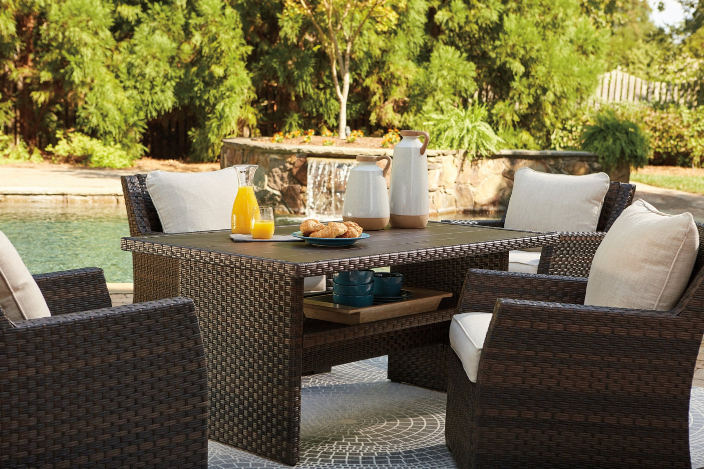 Easy Outdoor Dining Table