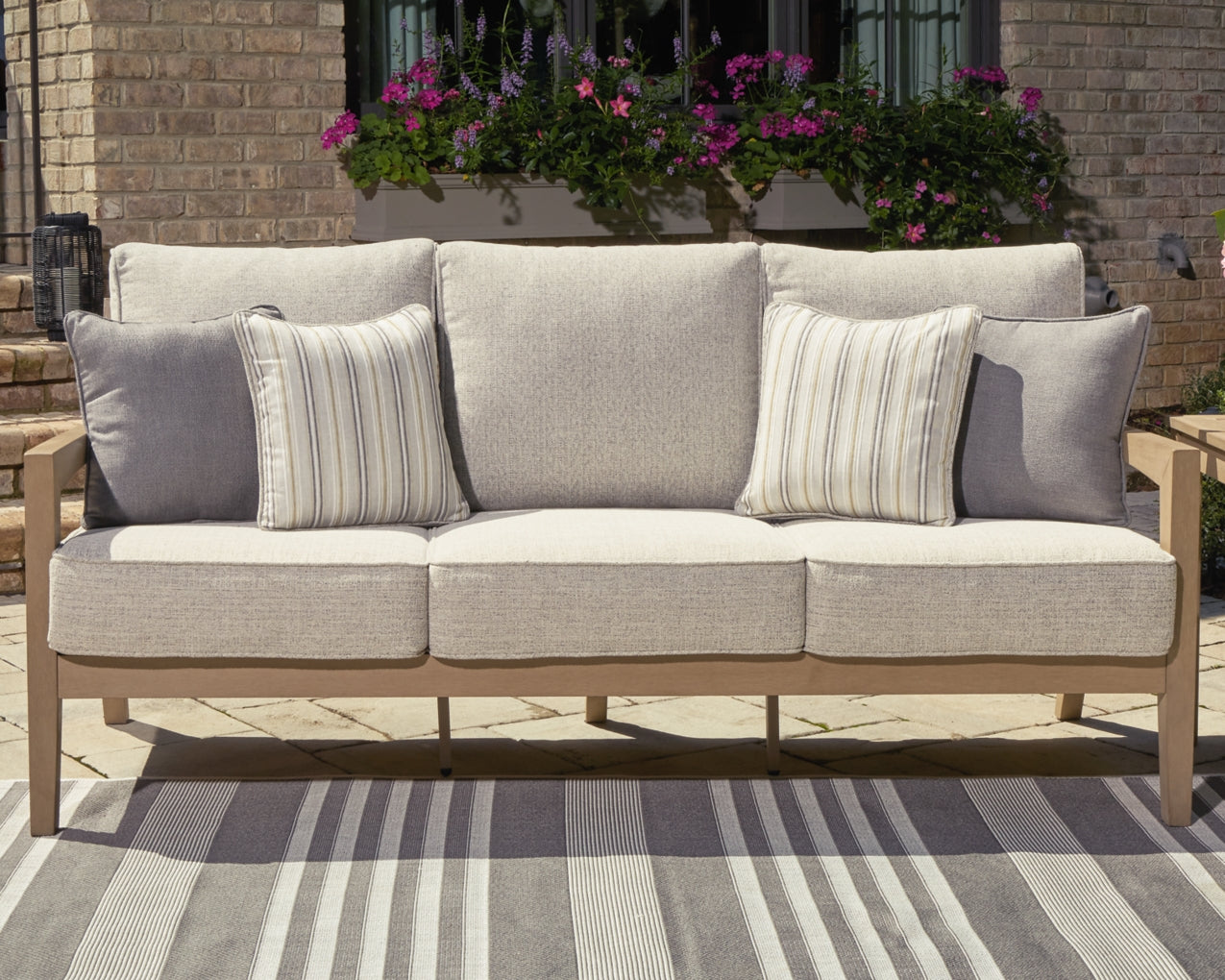Hallow Outdoor Sofa