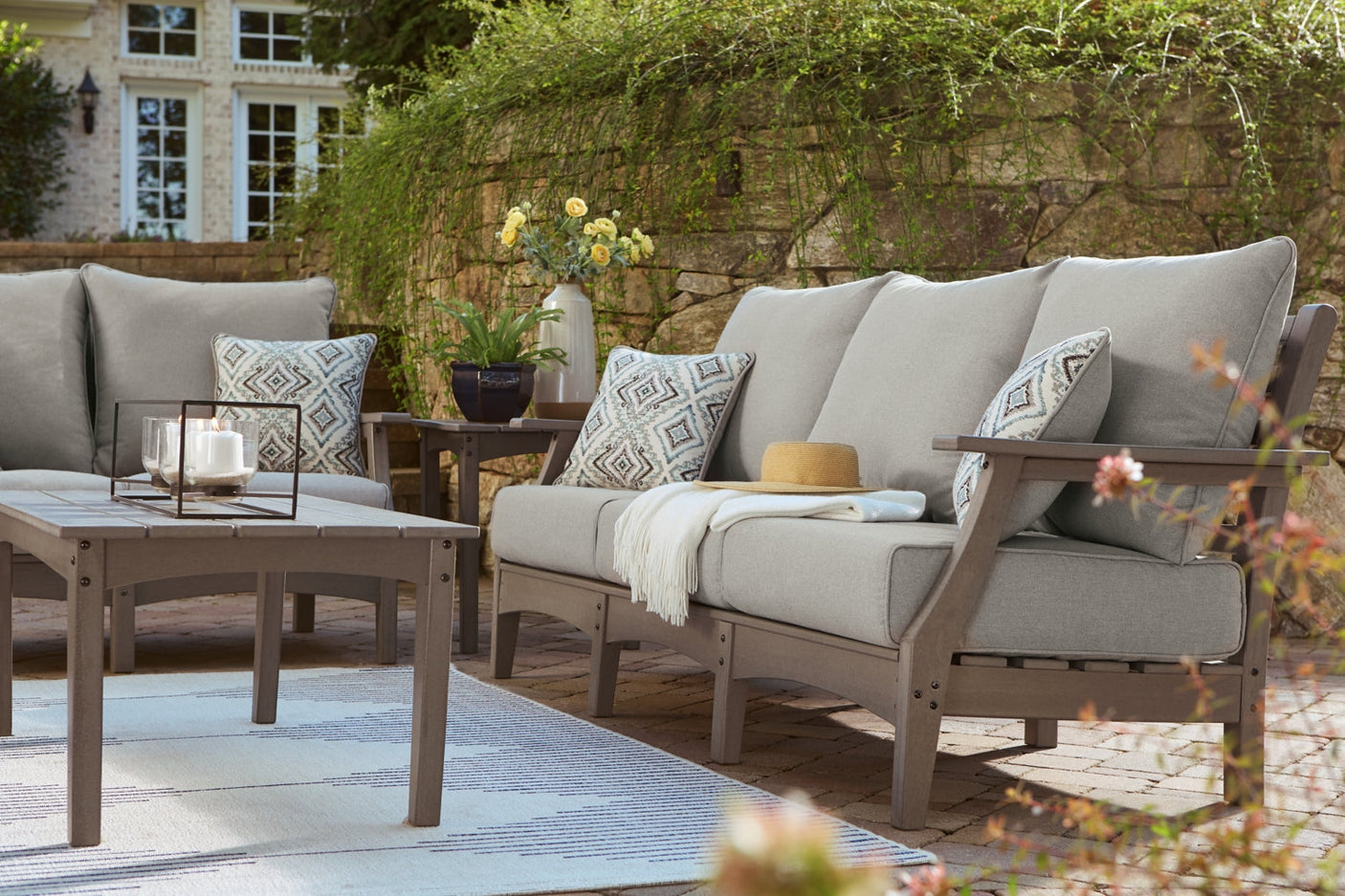 Visola Stationary Sofas