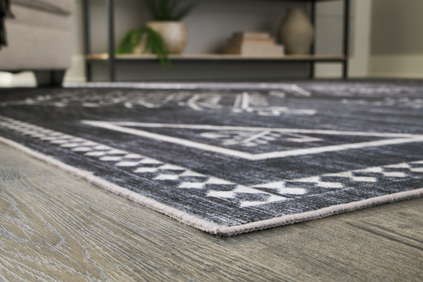 Arloman Area Rugs