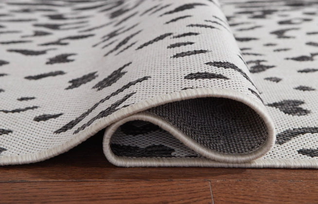 Samya 8' x 10' Large Rug