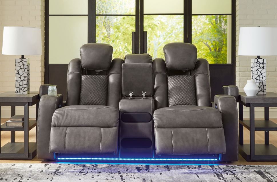 Fiona Loveseat