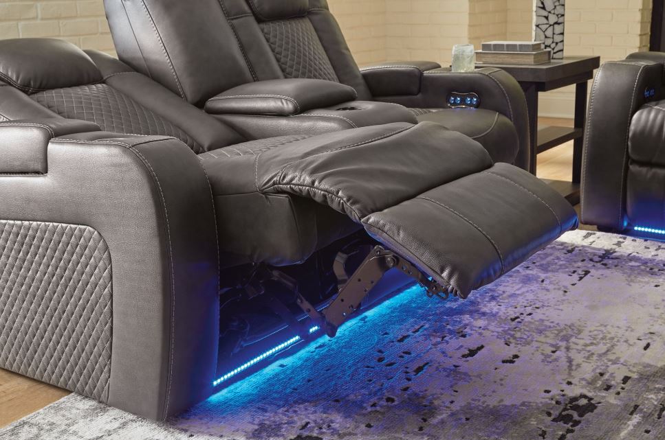 Fiona Loveseat