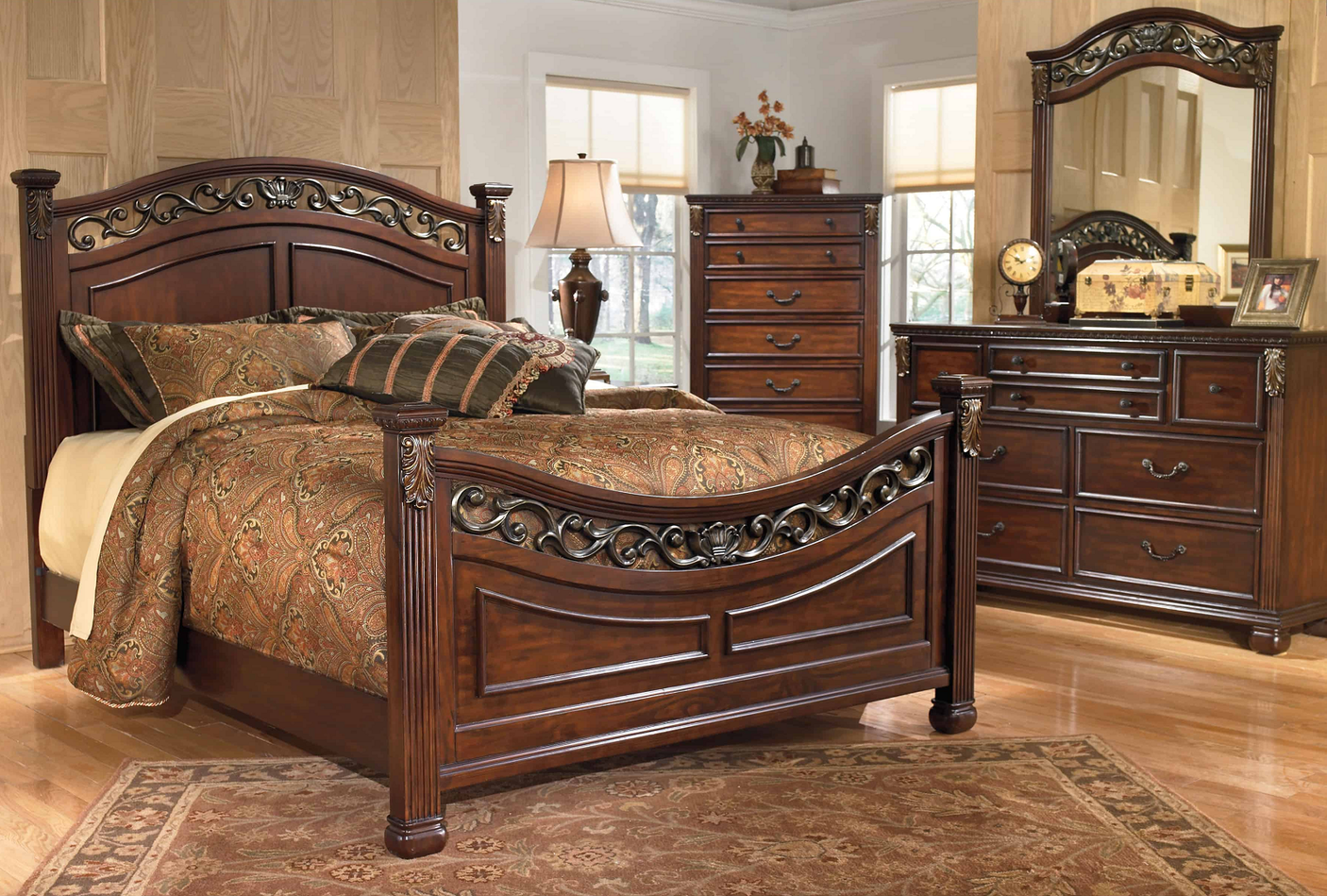 Leahlyn Queen Bedroom Set