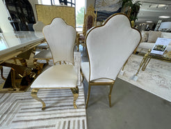 Elizabeth Table w/ 4 Chairs & 2 FREE Chairs