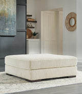 Lindyn Ottomans