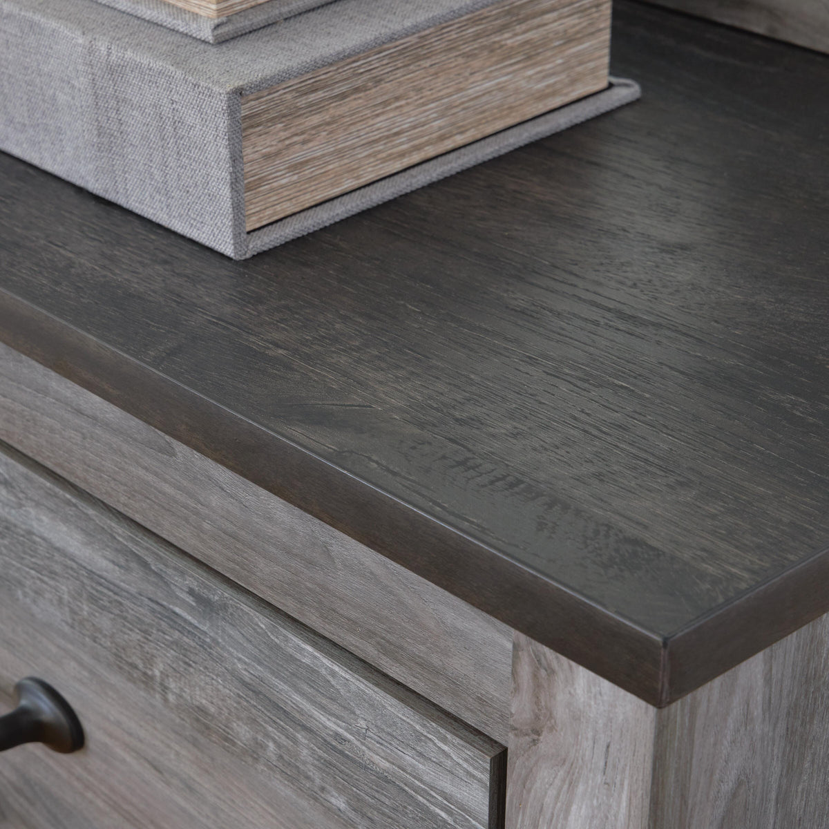 Bronyan Nightstands