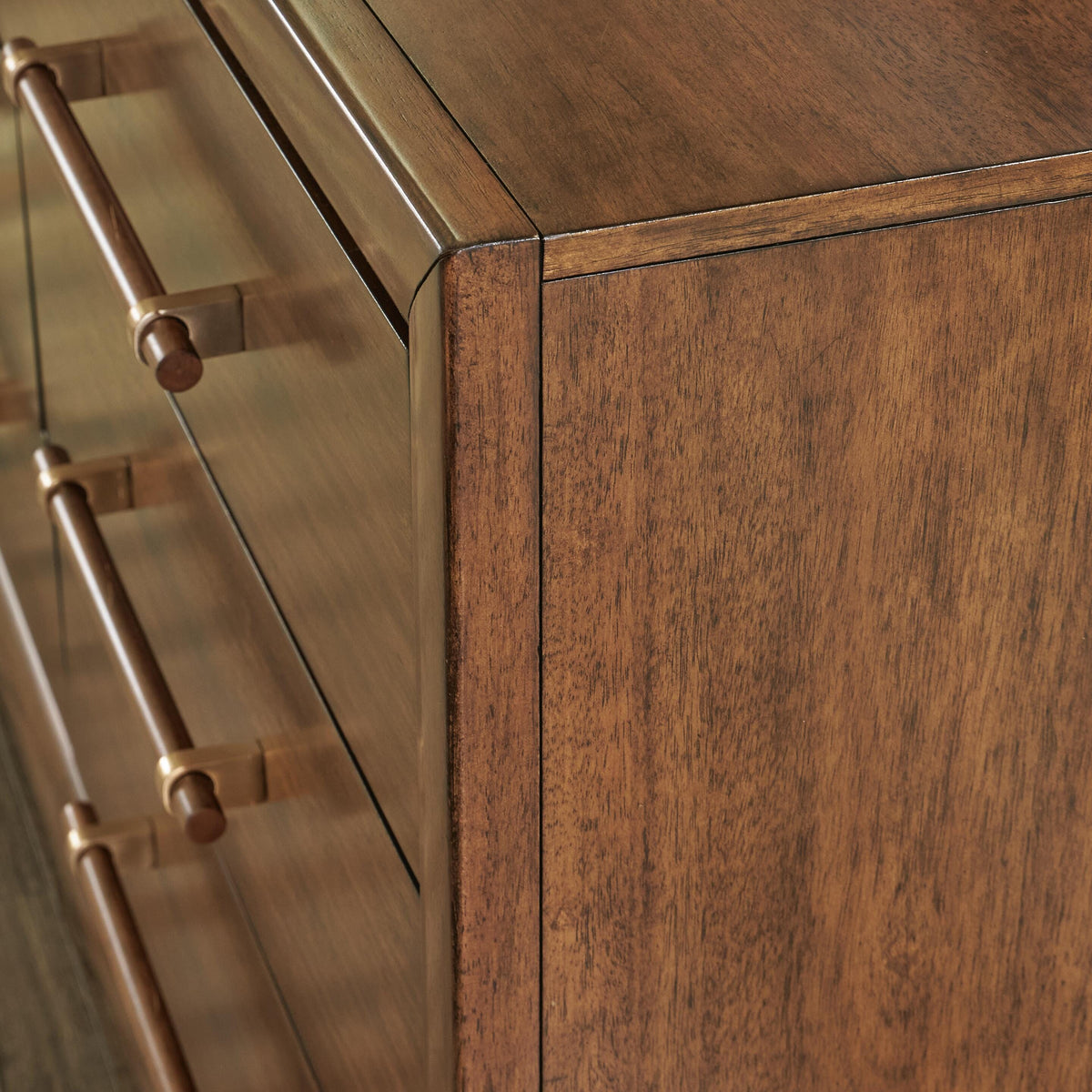 Lyncott Dressers