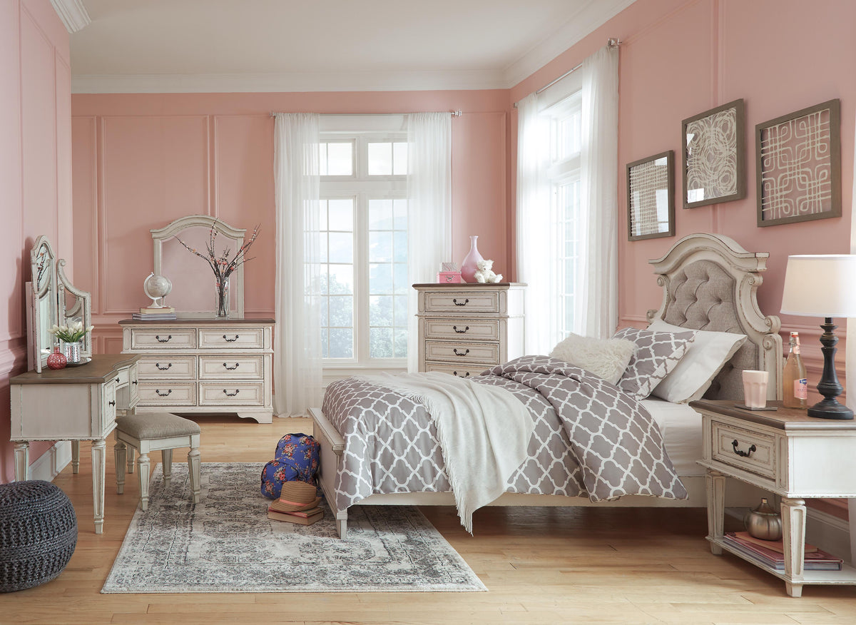 Realyn Nightstands