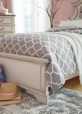 Realyn Panel Bed