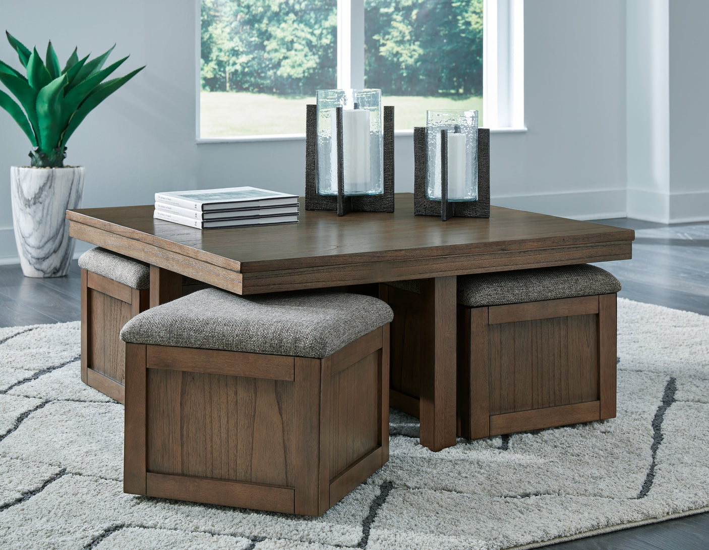 Boarder Coffee Table w/ 4 Stools