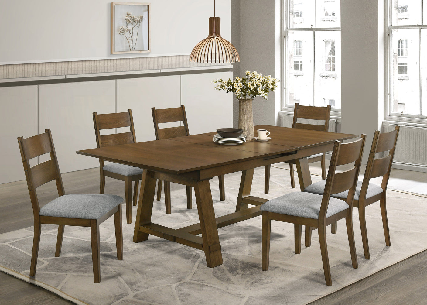 Everly Table w / 4 Chairs
