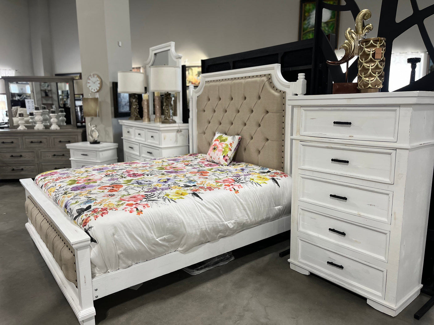 Sam White Queen Bedroom Set