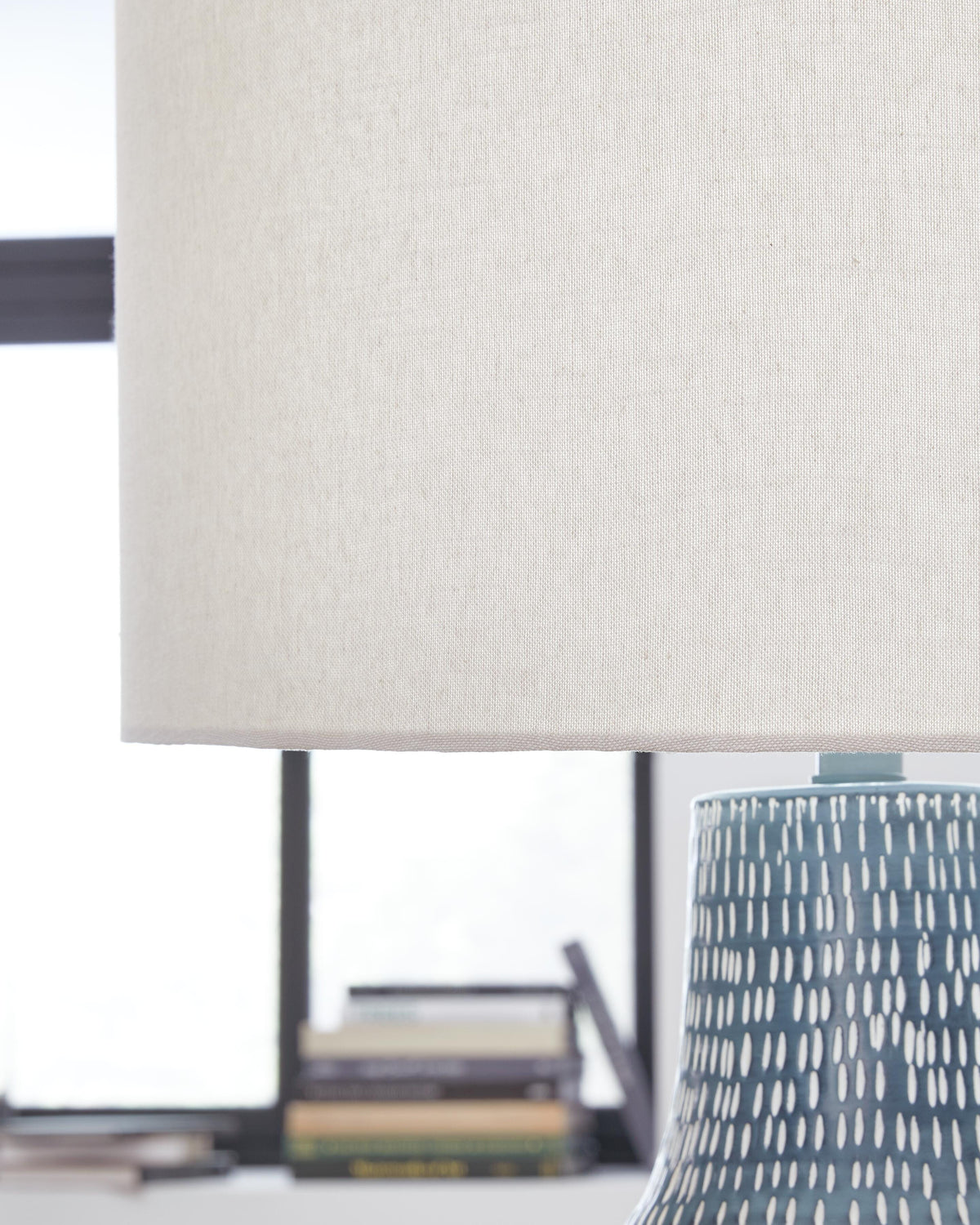 Schylarmont Table Lamps