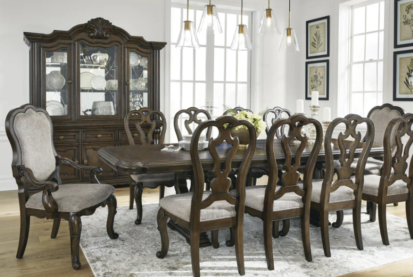 Queen Ann Table w/ 4 Side Chairs & 2 Arm Chairs