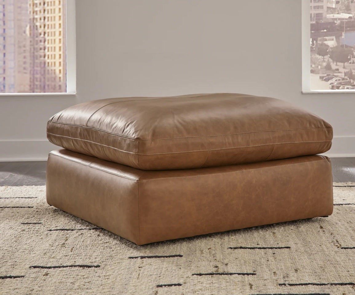 Emilia Loveseat